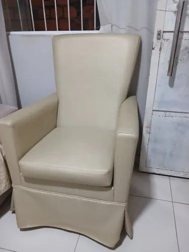 Poltrona de amamentação com balanço