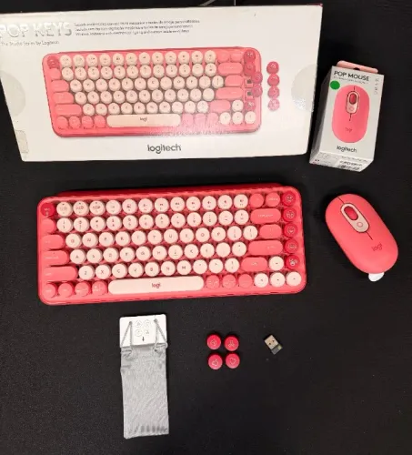 Kit Teclado e Mouse Logitech POP Keys + POP Mouse - Heartbreaker Rosa Usado