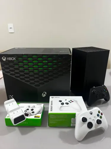 Vendo Xbox Serie X COM LEITOR 1TB