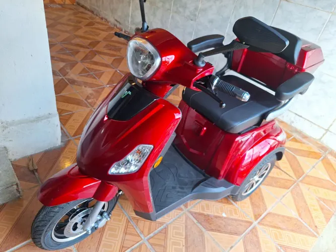 Vendo triciclo elétrico novo
