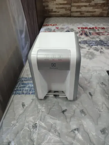 Purificador de água Eletrolux funcionando perfeitamente