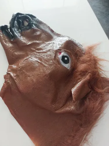 Máscara de cavalo cosplay marrom