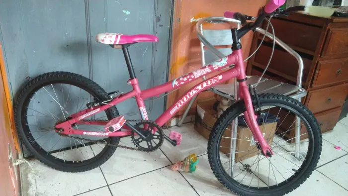 Bicicleta de criança aro 20 Seminova. Entrego