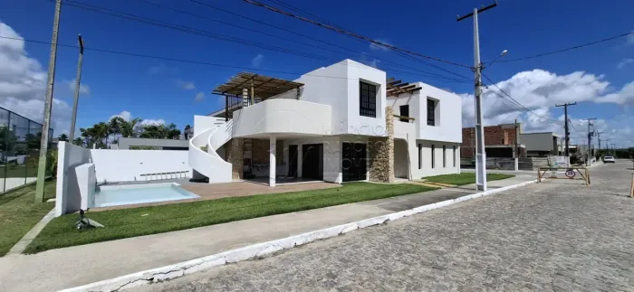 Casa com 5 Quartos com Móveis Planejados e Piscina à venda no Condomínio Ilha da Lagoa