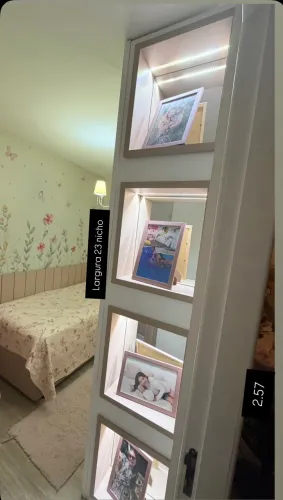 Criado e guarda roupa em perfeito estado