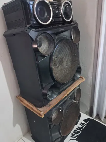2 caixade Som toca perfeitamente so o aparelho que parou de toca
