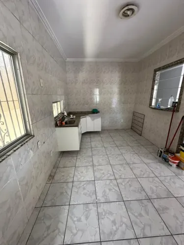 ALTO DE PINHEIROS CASA DE 180 METROS, 4/4 SENDO 1 SUÍTE É 2 BANHEIROS