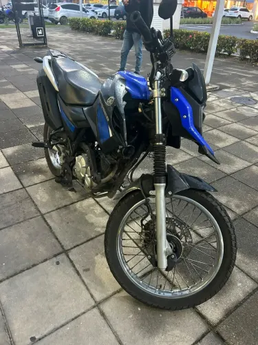 Crosser seminova com km baixíssimo, conservada e garantia