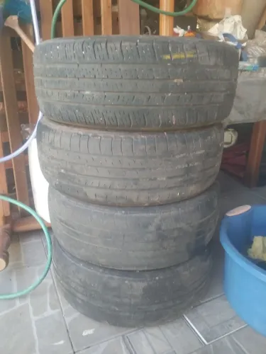 Vendo 4 pneus aro 16 205 / 55