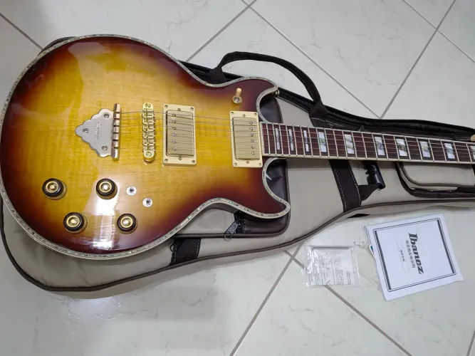Guitarra Ibanez AR420 na caixa
