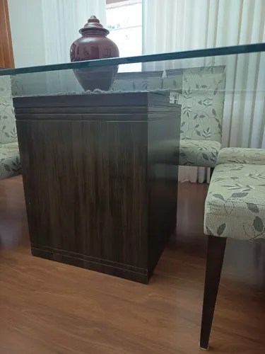 Mesa e 8 cadeiras
