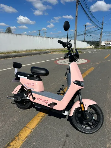 MOTO ELÉTRICA ROSA