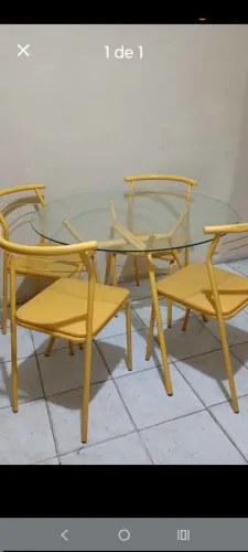 Mesa linda marca Carraro 4 cadeiras