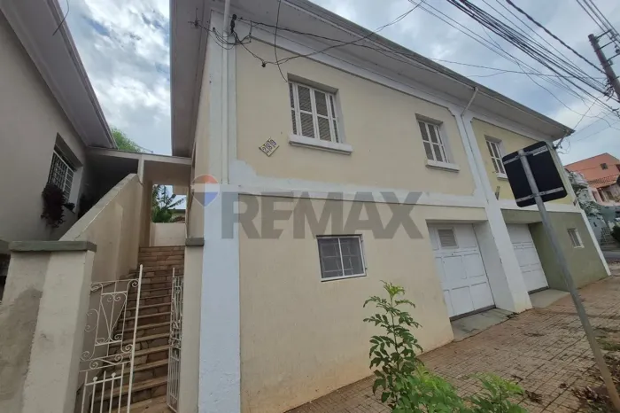 UM CASARÃO HISTÓRICO NO CENTRO DE PIRACICABA, PRONTO PARA MORAR OU EMPREENDER