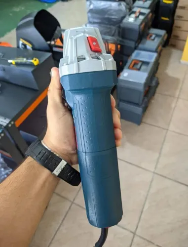 Lixadeira nova lacrada Bosch 900w com regulador de velocidade