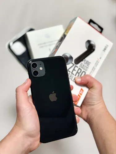 iphone 11 + FONE + CARREGADOR + CASE