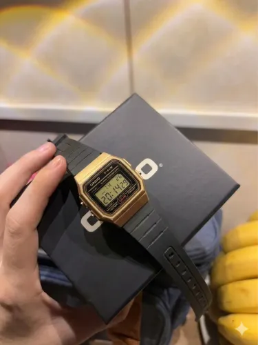 Relógio Casio preto e dourado 
