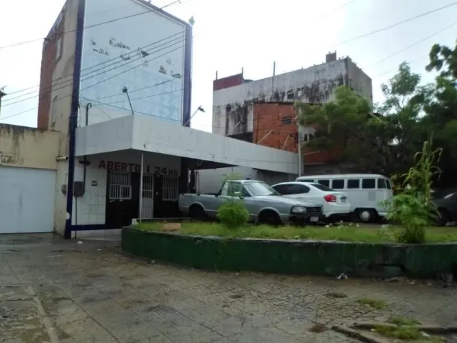 Prédio à venda, 161 m² por R$ 250.000 - Aerolândia - Fortaleza/CE