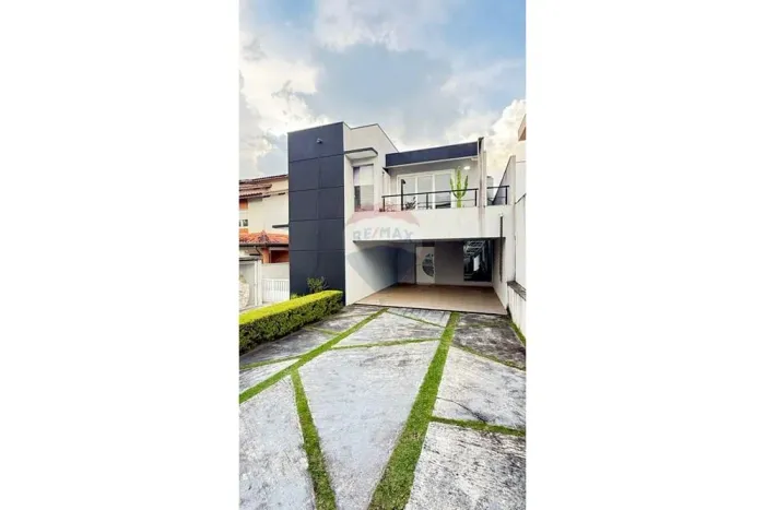 Casa Ampla com Piscina, Espaço Gourmet e Vista para o Pôr do Sol