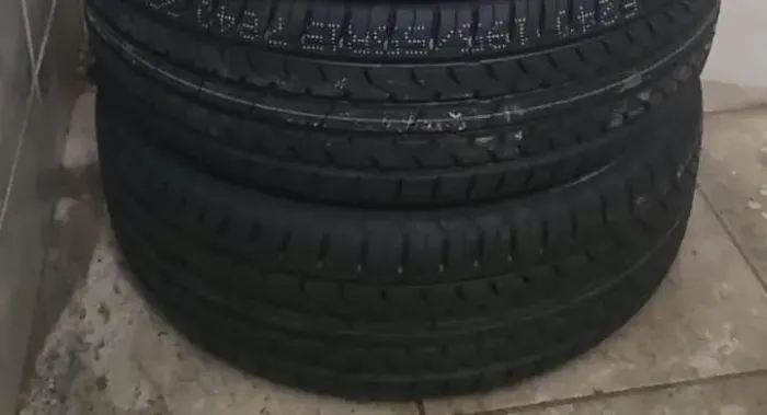 Vendo pneus de carro (valor negociável)