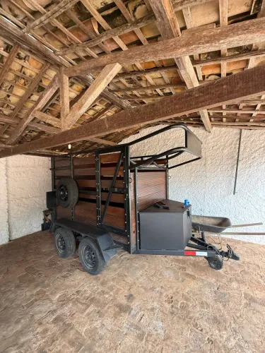 Vende-se reboque para 2 cavalos 