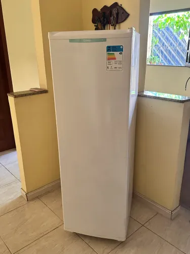 Freezer vertical Consul 142L