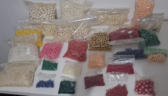 kit pérolas, miçangas e acessórios para fabricar bijuteria e artesanato