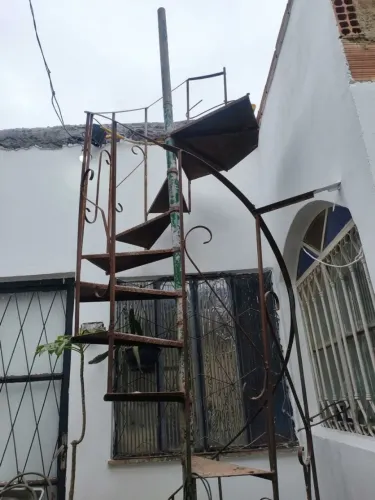 Escada caracol de ferro