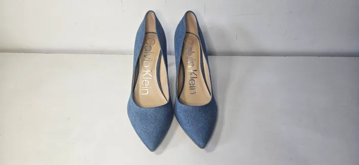 Scarpin Calvin Klein também 37