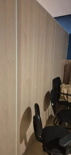 DIVISÓRIA EM PVC COM PORTA