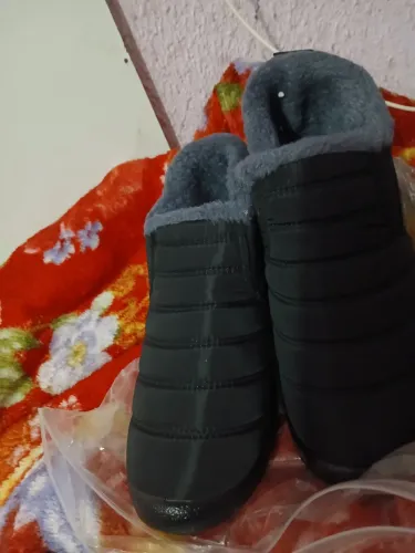 Botinha nova 35..nova comprei pra minha filha mas nao serviu