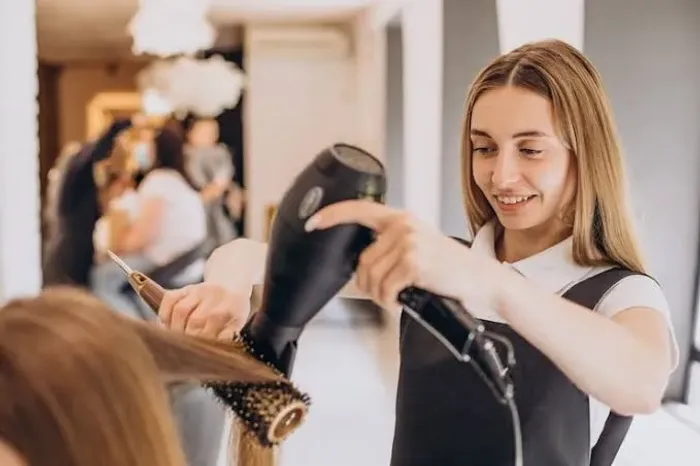 Vagas disponível cabeleireiros feminino e Barbeiros 