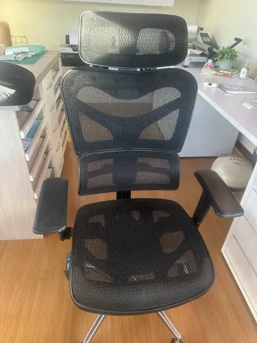 Cadeira Ergonômica de Escritório em Tela Mesh com Apoio de Cabeça