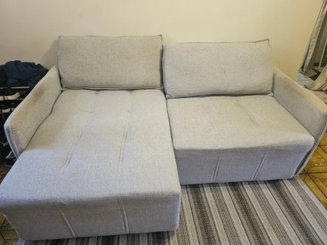 Sofá de linho semi-novo. 3 a 4 lugares. 2m x 105m. Valor negociável.