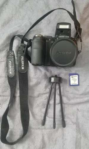 Camera Fujifilm mod S1800
