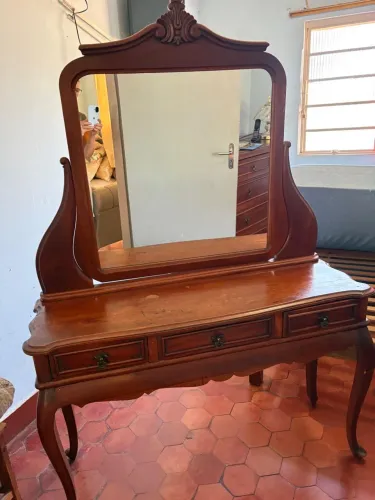 Penteadeira Antiga Estilo Luís XV em Peroba-Rosa