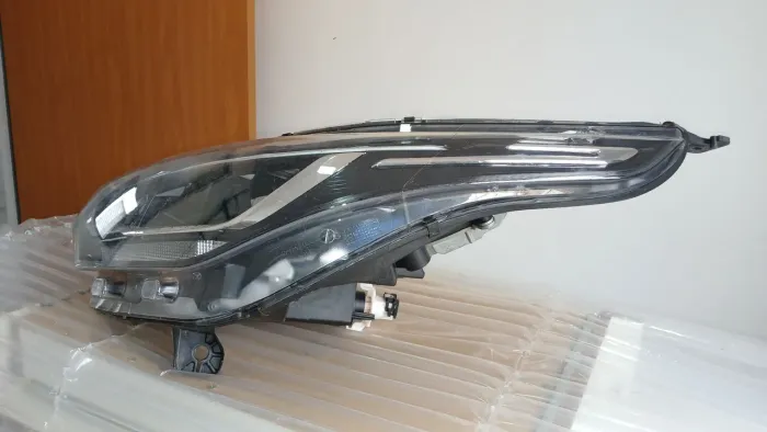 Farol de led lado do motorista da strada volcano2025 pra vender logo 700,00  * 