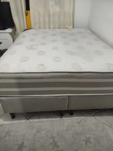Vendo cama box Queen