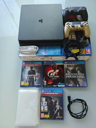 Vendo PS4 Slim seminovo aceita desbloqueio