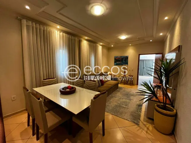 Casa à venda, 3 quartos, 1 suíte, 2 vagas, Oneida Mendes - UBERABA/MG