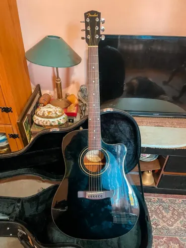VIOLAO FENDER COM HARD CASE ORIGINAL
