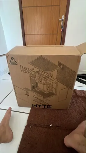 Gabinete Hyte Y70