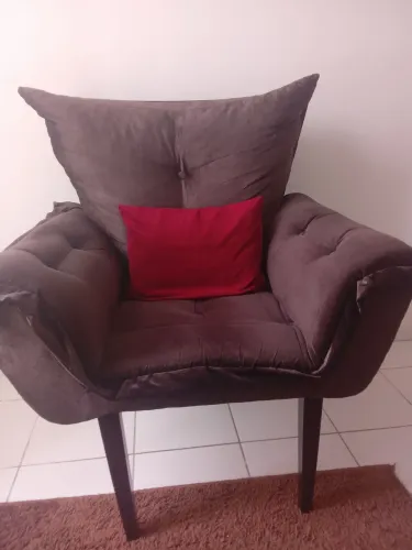 Estou vendendo duas poltronas material suede
