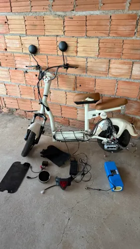 Scooter elétrica acidentada - motor, bateria e elétrica funcionando