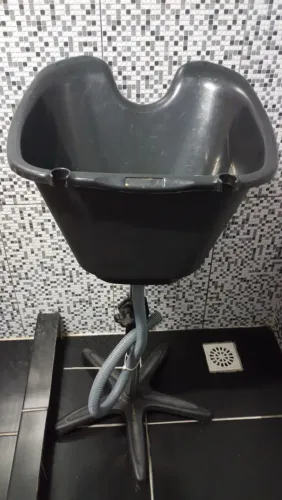 Lavatório portátil semi novo 