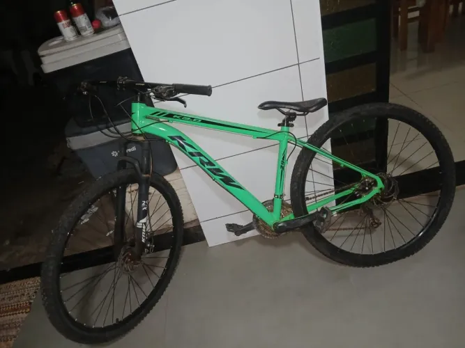 Bicicleta Verde de Alumínio com Marchas ? Pouco Usada e em Ótimo Estado
