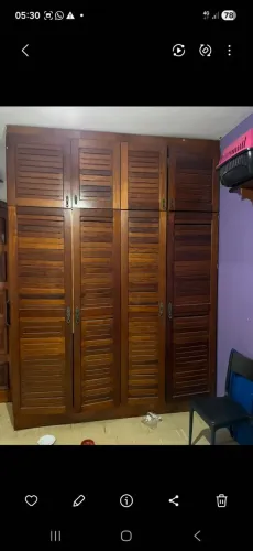 Vende-se guarda roupa em mogno de 4 portas