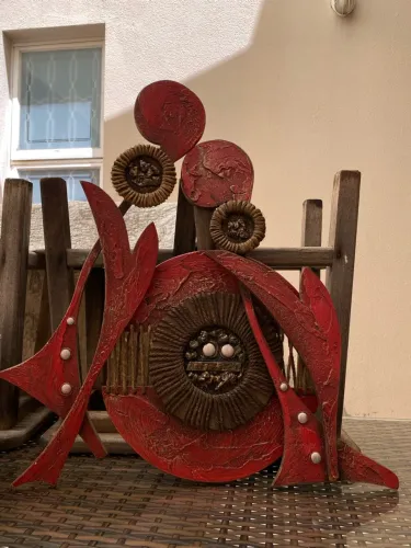 Escultura de parede em relevo