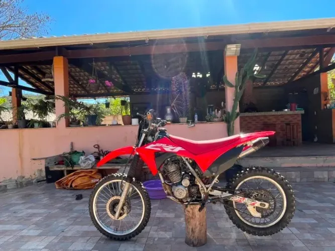 XR 200 Com carenagens de CRF 230f