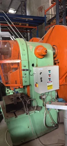 Prensas excêntricas 40/65 e 80 toneladas